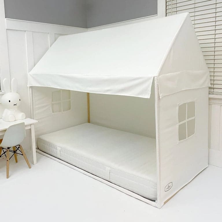 Domestic Objects Huisvormige Luifel-Tweeling Vloerbed Wit